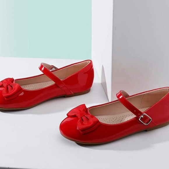 Beautiful red shoes little girls - Picture 3 of 3